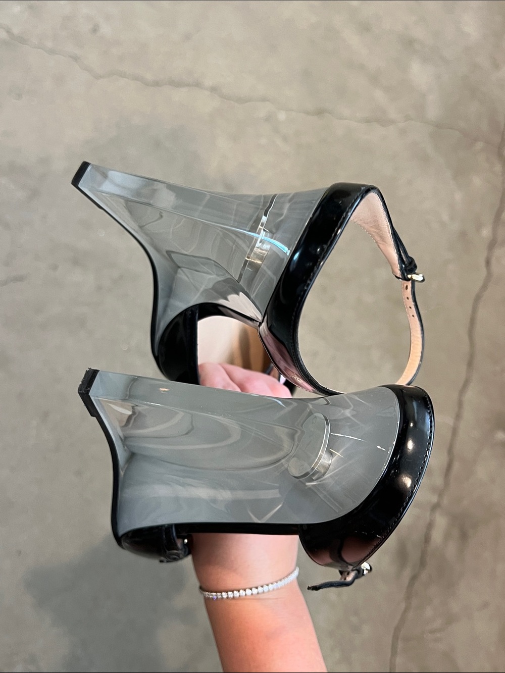 Gucci Black Patent Pointed Pumps with Clear Wedge - Picture 9 of 9